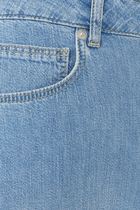 بنطال جينز بقصة ساق واسعة وخصر متوسط الإرتفاع