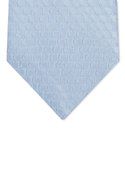 ربطة عنق مزينة كليا بنقشة شعار الماركة