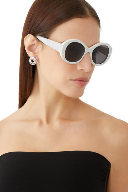 نظارة شمسية بإطار دائري مزينة بنقاط