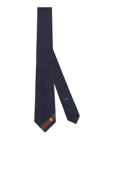 ربطة عنق حرير مزينة بنحلة