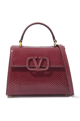 حقيبة فالنتينو غارافاني صغيرة بيد علوية وشعار حرف V