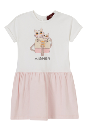 فستان بطبعة شعار الماركة وقطة