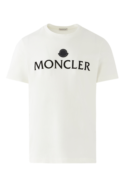 تيشيرت مونكلر بطبعة شعار الماركة وتصميم ملتوي