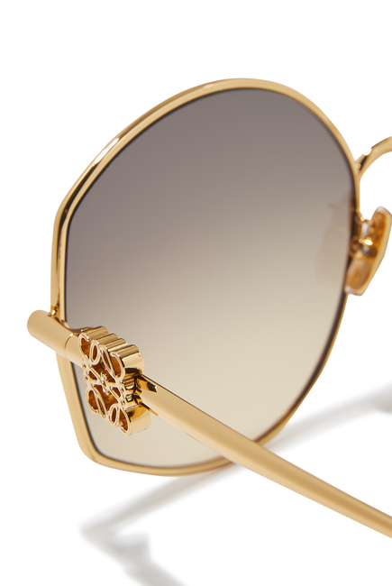 نظارة شمسية ذهبية اللون بتصميم دائري