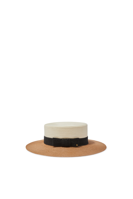 قبعة بحافة عريضة من قماش يشبه القش