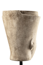 قطعة ديكور منحوتة بتصميم تمثال نصفي لحتشبسوت