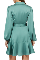 فستان كينيدي بتصميم ملفوف وأكمام طويلة