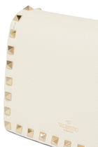 حقيبة فالنتينو غارافاني بسلسلة جلد عجل بحلي هرمية