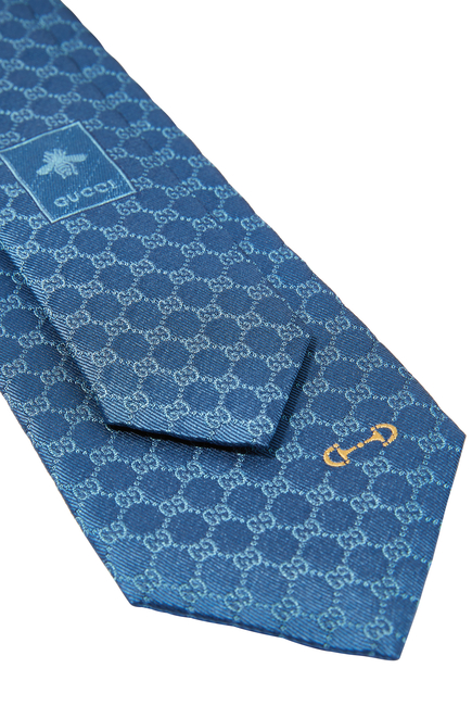 ربطة عنق بطبعات حروف شعار الماركة