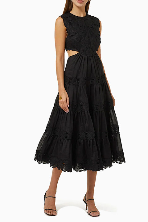 فستان كاسيا بتطريز على الصدر