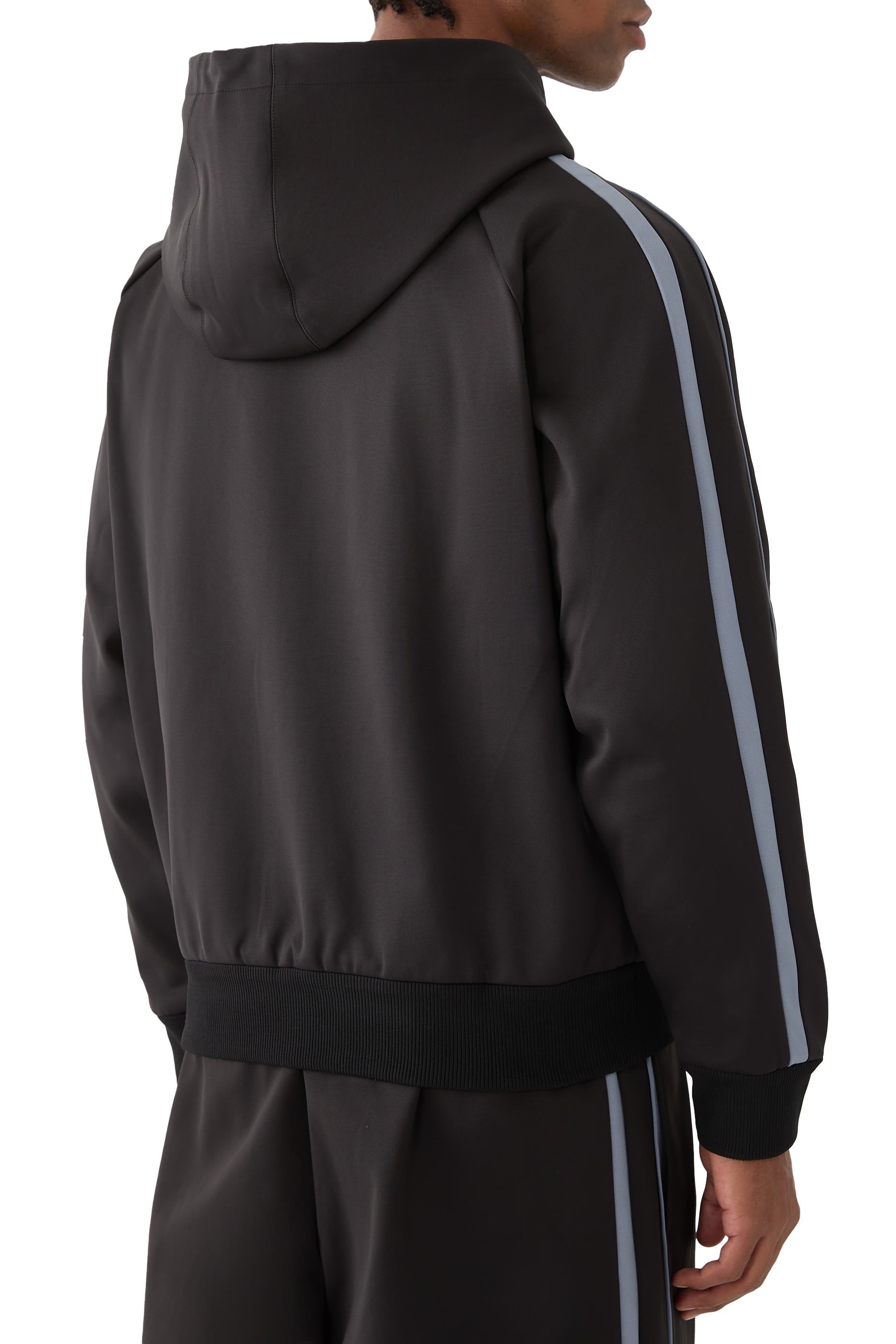 جاكيت بسحاب وتطريز جيرسيه