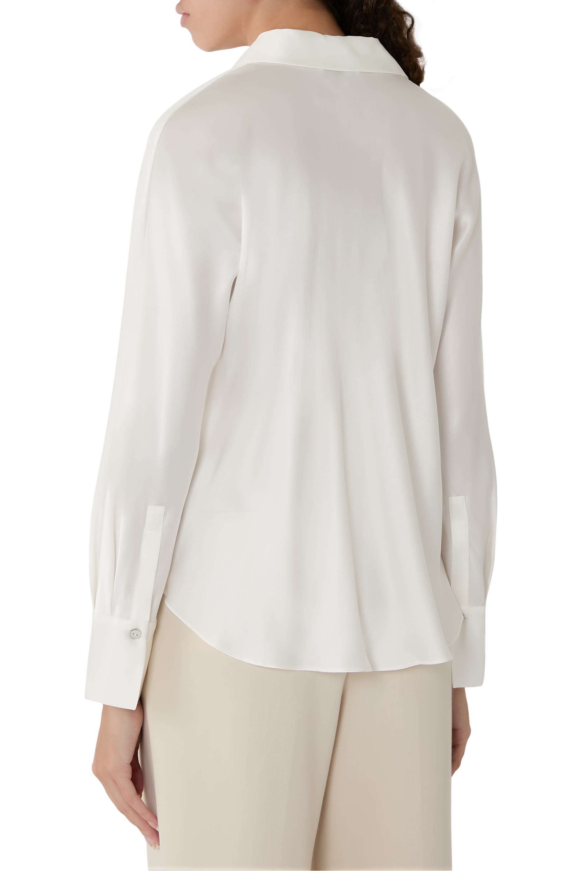 بلوزة بقصة مائلة بأكمام طويلة حرير 