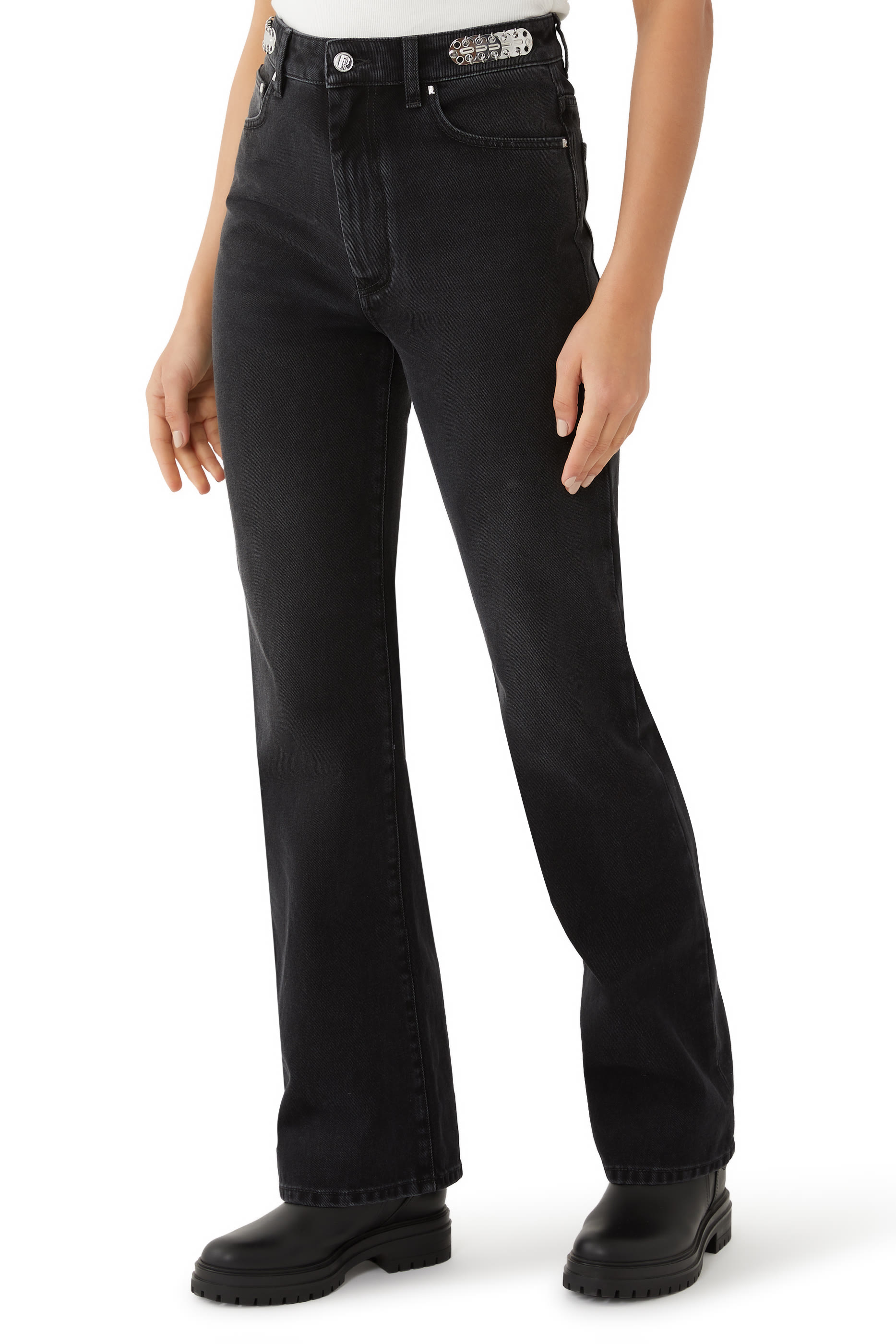 بنطال جينز بقصة ساق مستقيمة