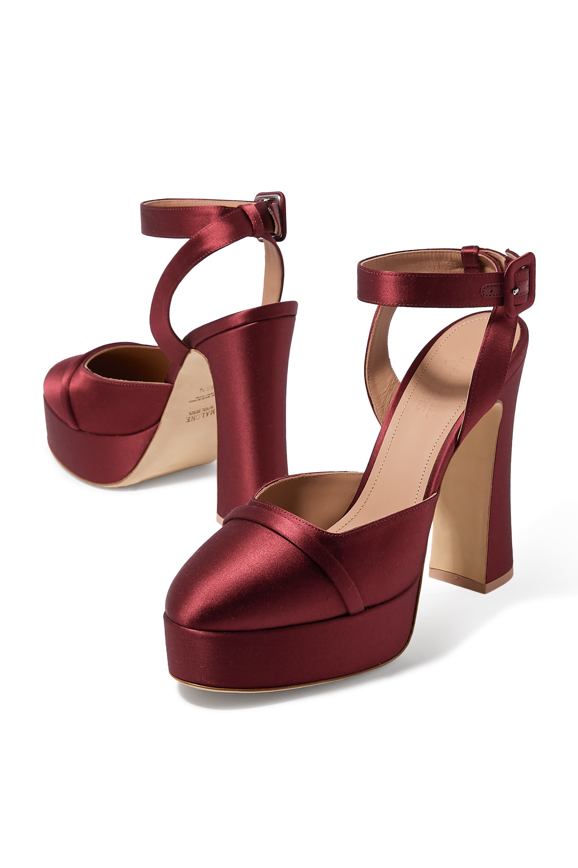 حذاء كلاسيكي مورا 125 بنعل سميك ومشبك