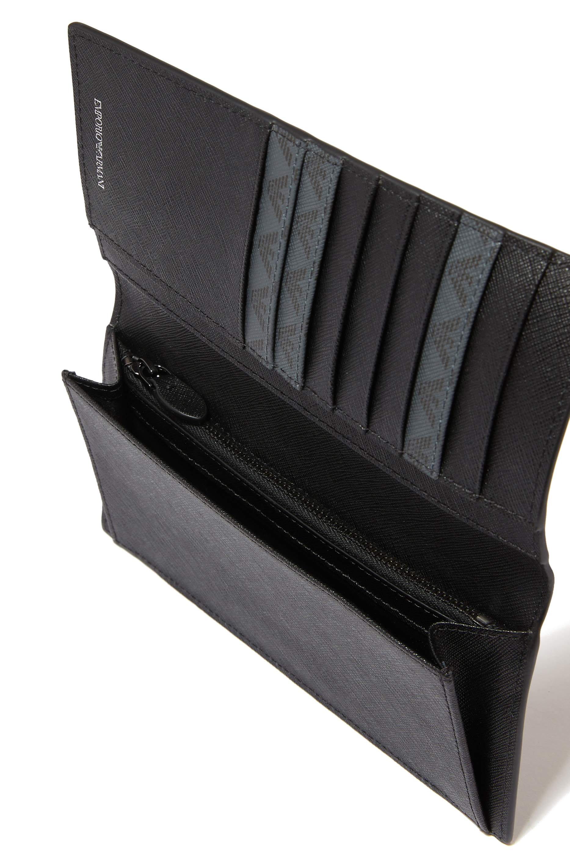 محفظة مزينة بشعار الماركة