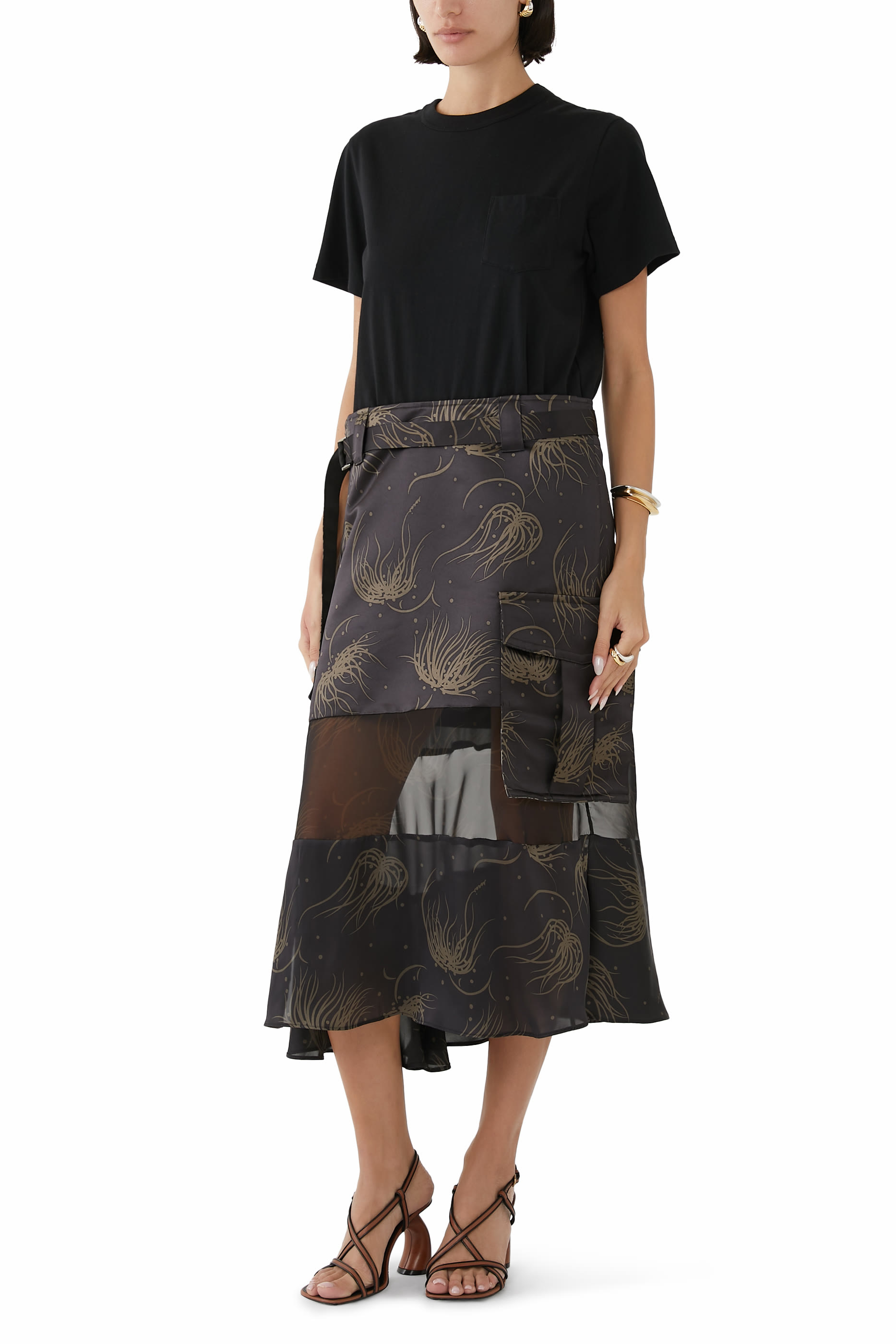 فستان بأكمام قصيرة