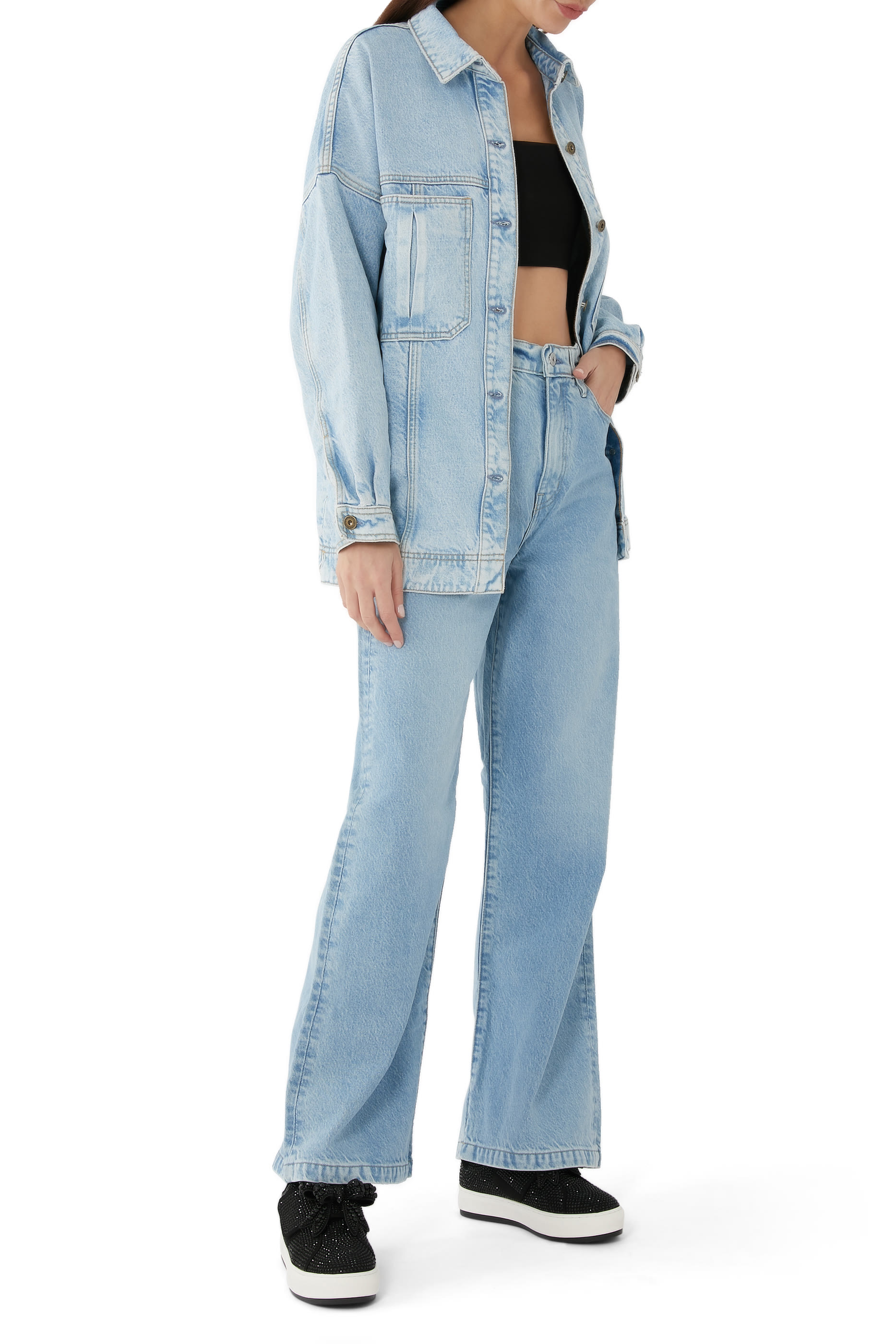 سنيكرز لاني مرصع بأحجار الراين بكاحل منخفض مزين بفيونكة