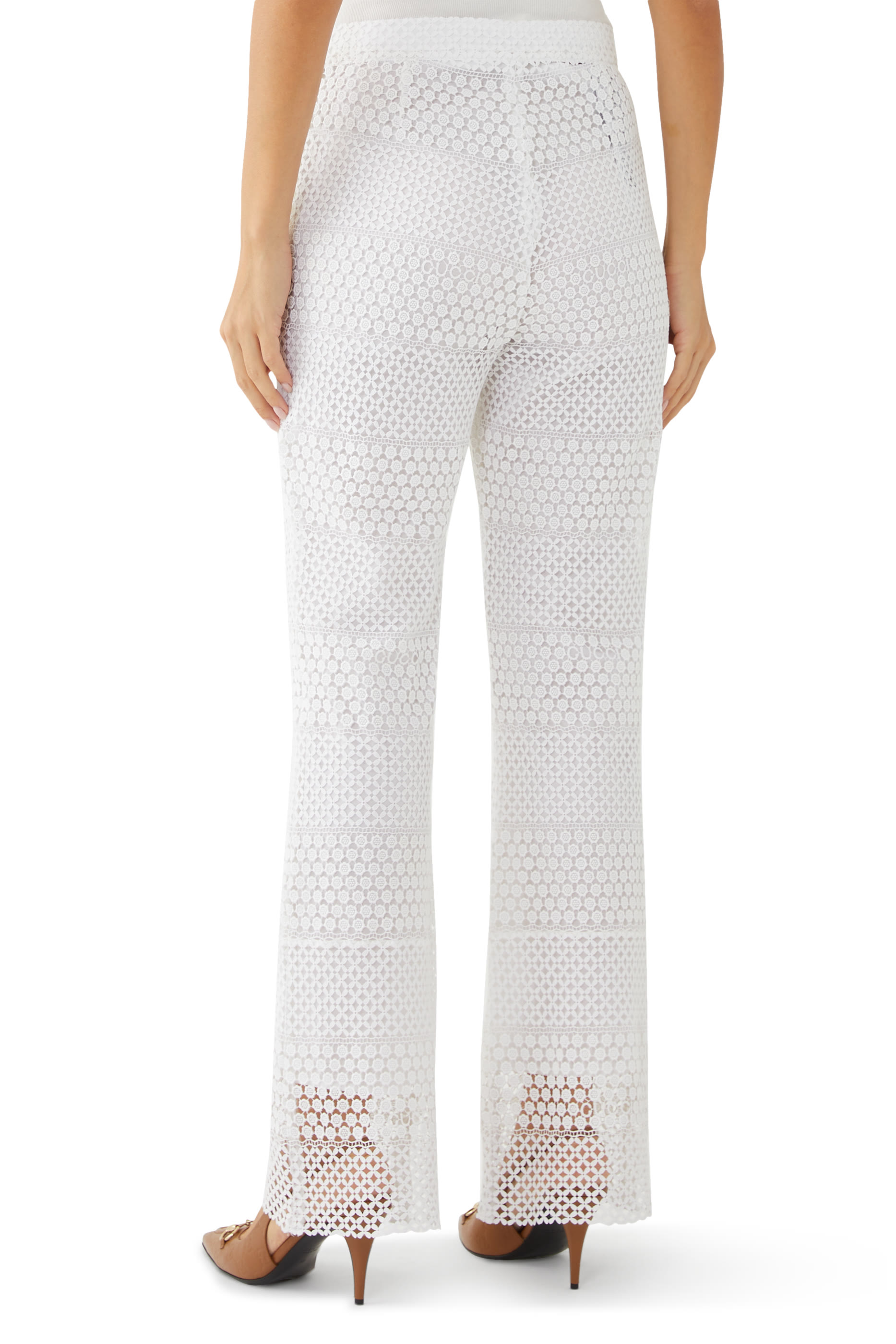 بنطال بقصة ضيقة