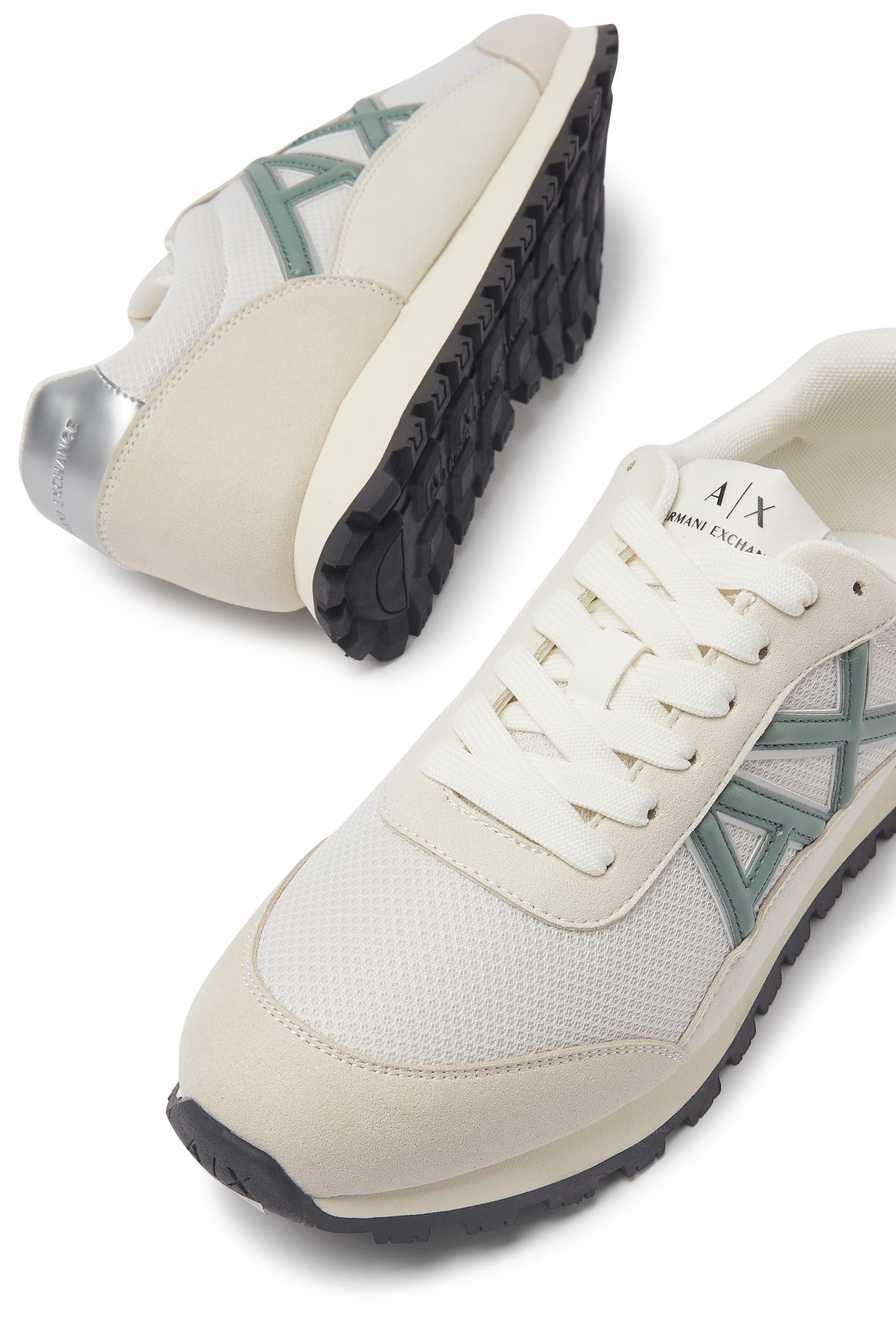 سنيكرز بشعار الماركة