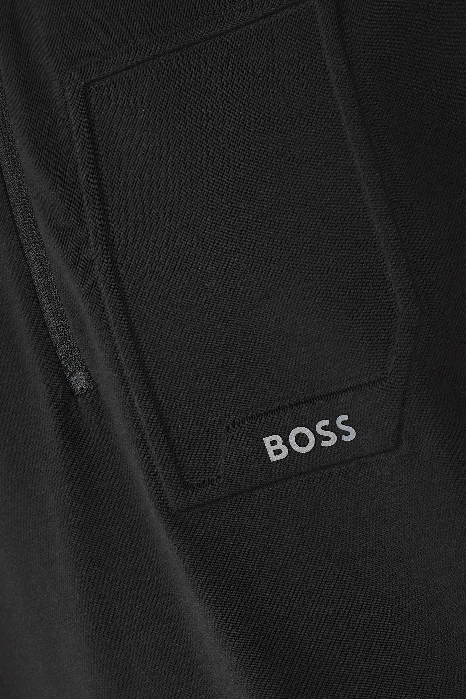 قميص بولو أوربن بياقة بسحاب قماش معالج