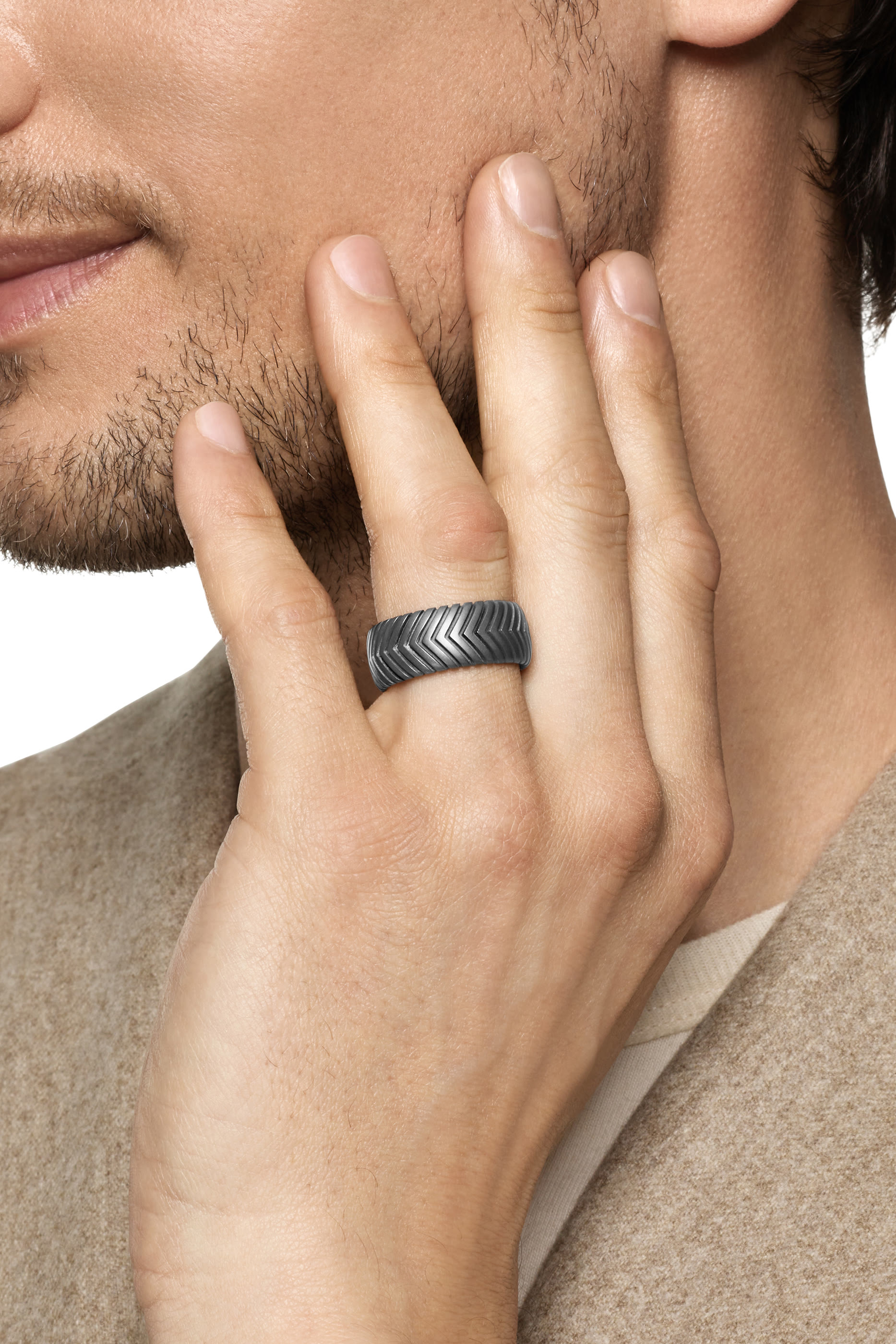 خاتم بنقشة خطوط شيفرون