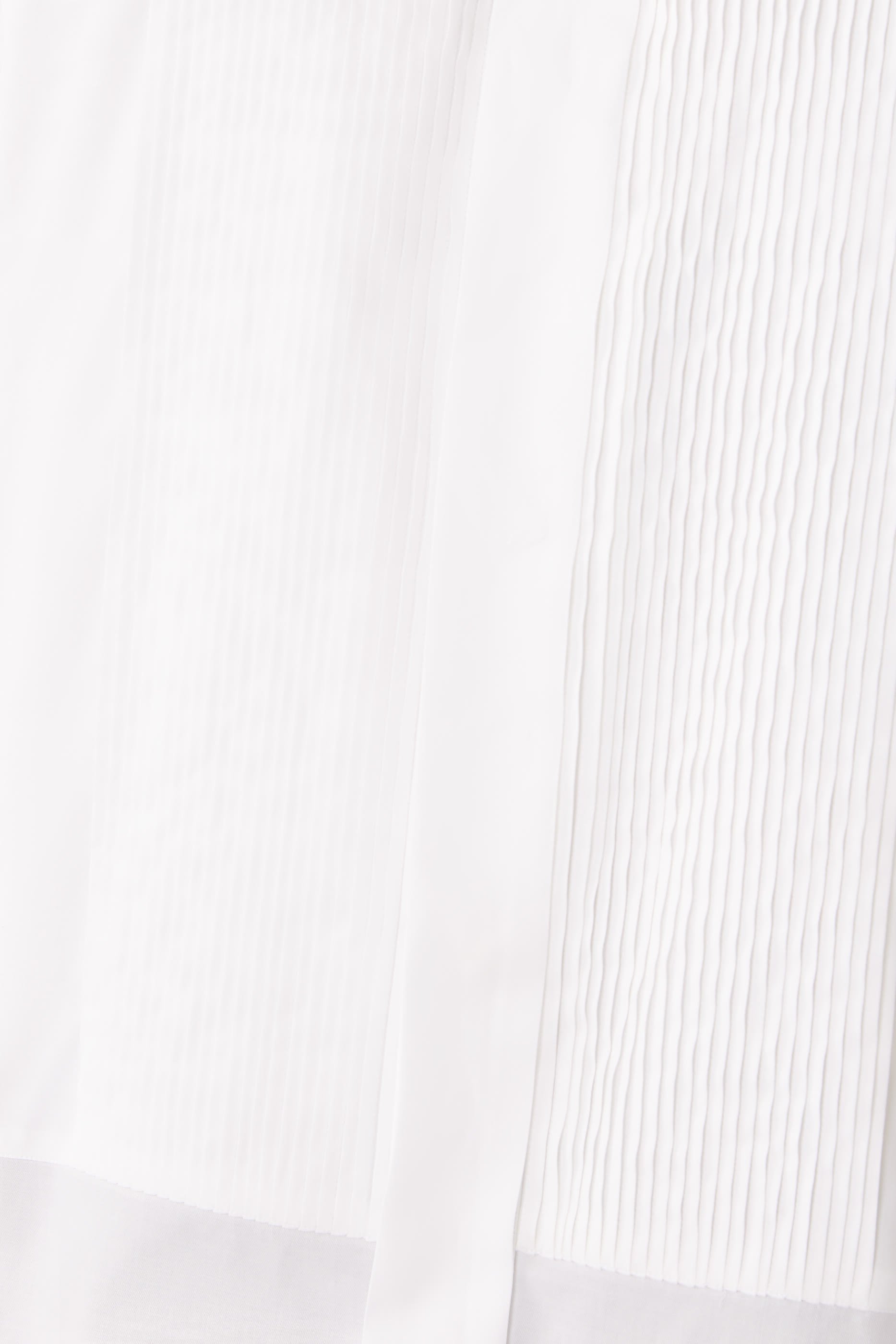 قميص بأكمام طويلة وحافة منحنية