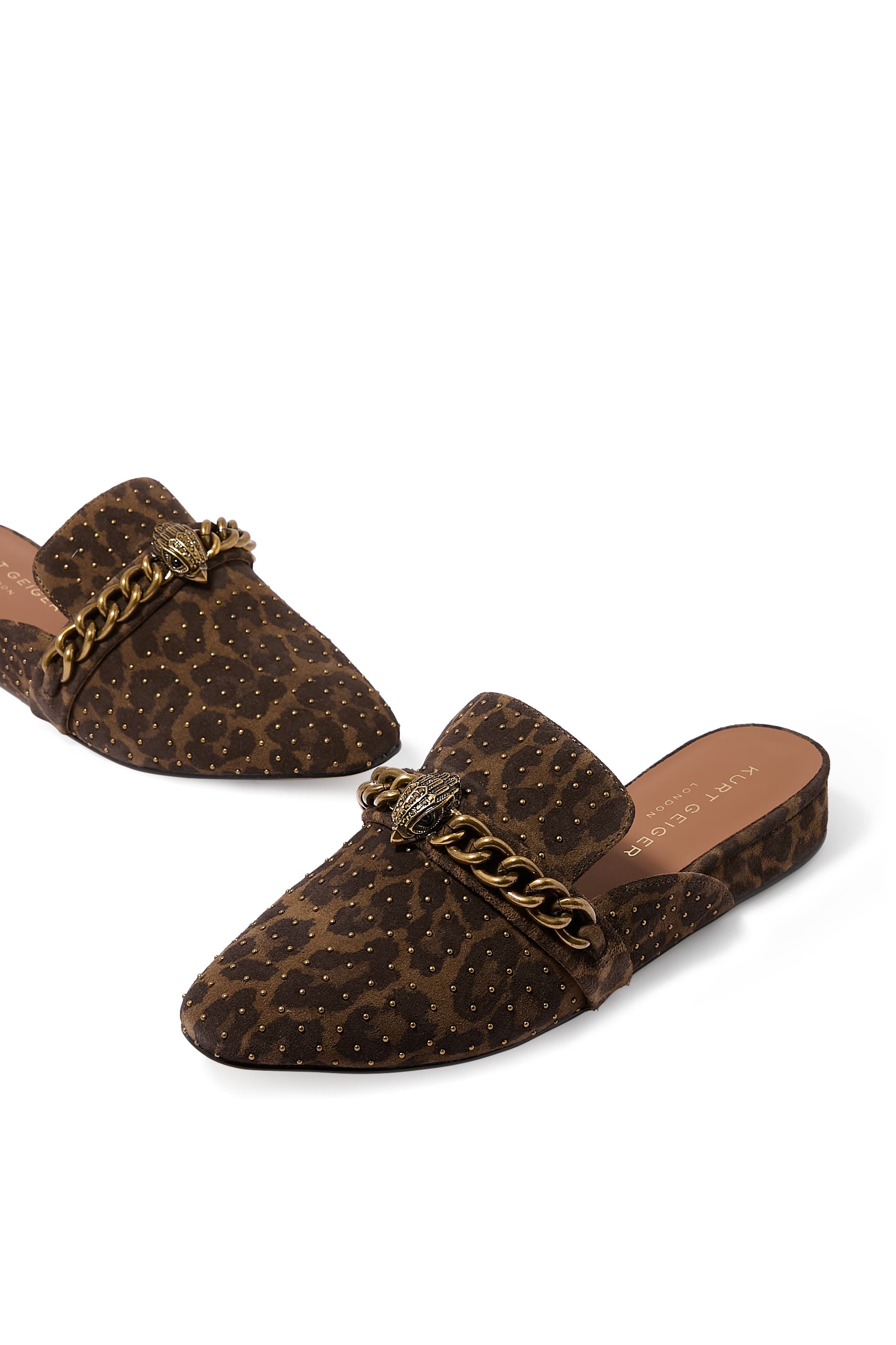 حذاء تشيلسيا مفتوح مزبن بحلية شعار الماركة وسلسلة