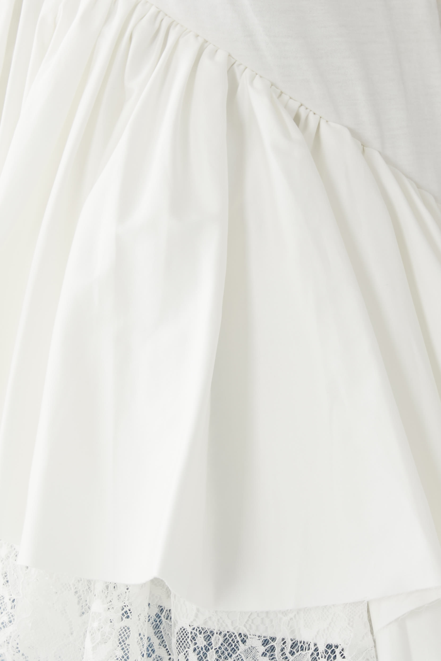 تيشيرت بأكمام كاب وحافة مكشكشة دانتيل