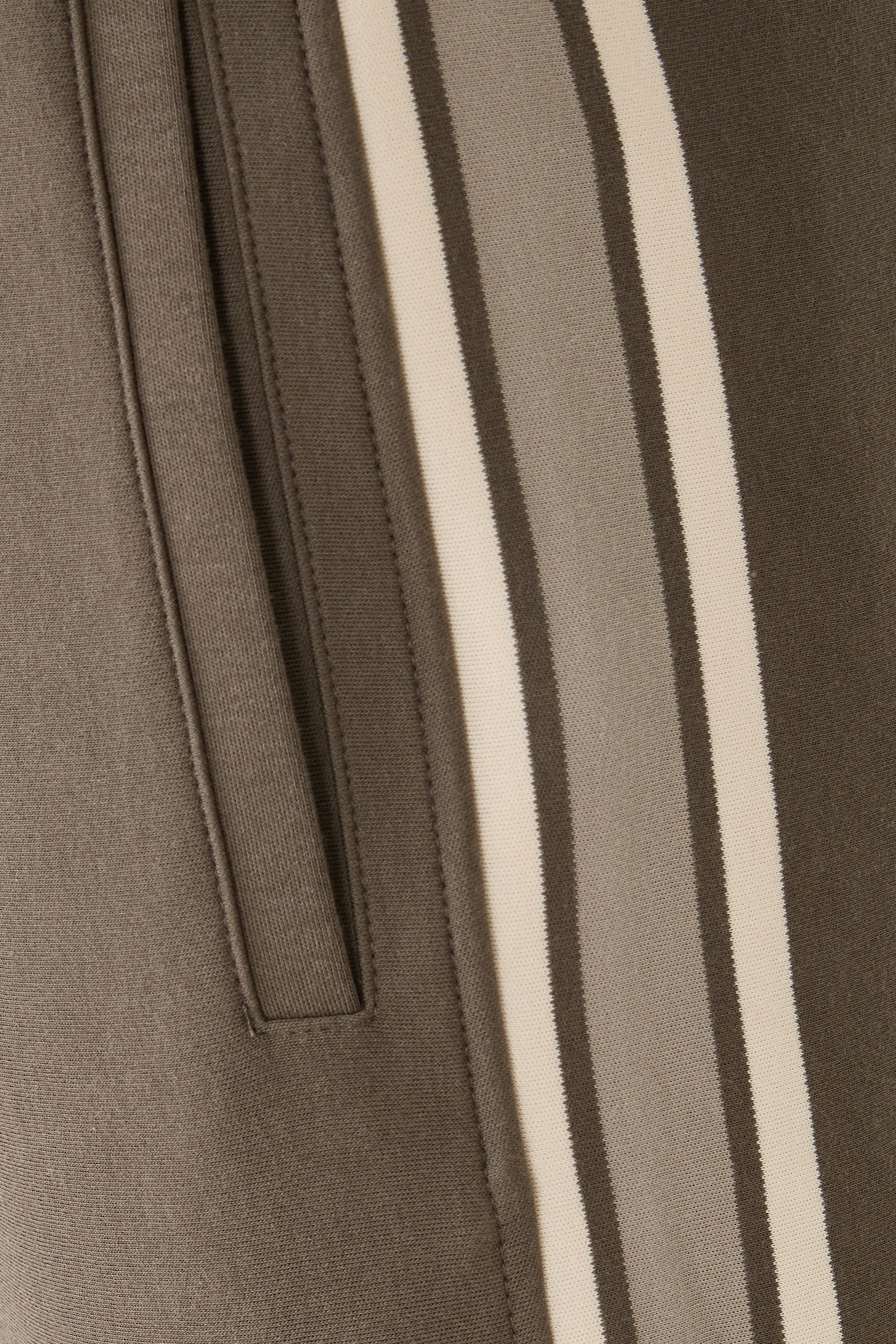 بنطال رياضي بخصر مطاطي