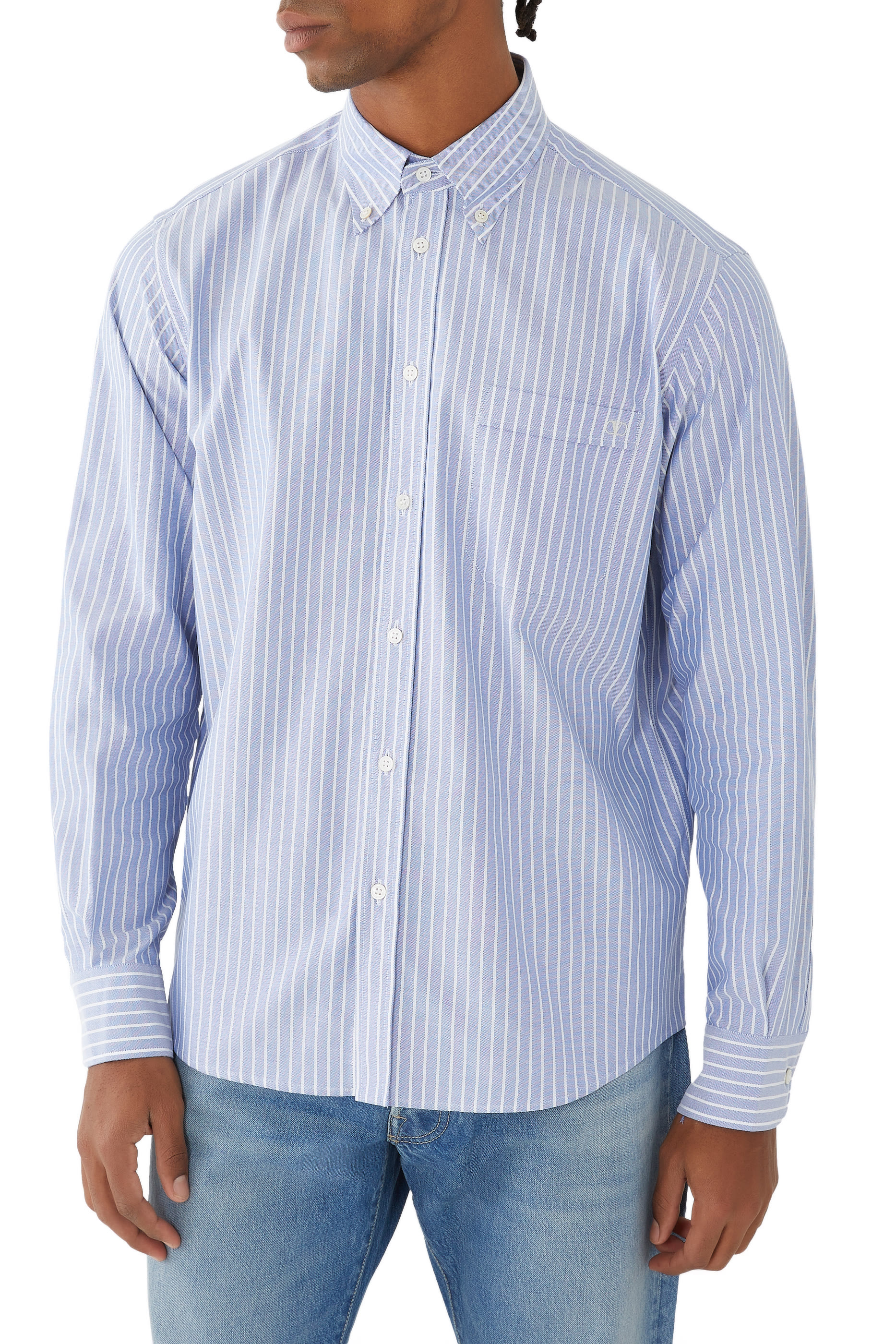 قميص بأكمام طويلة