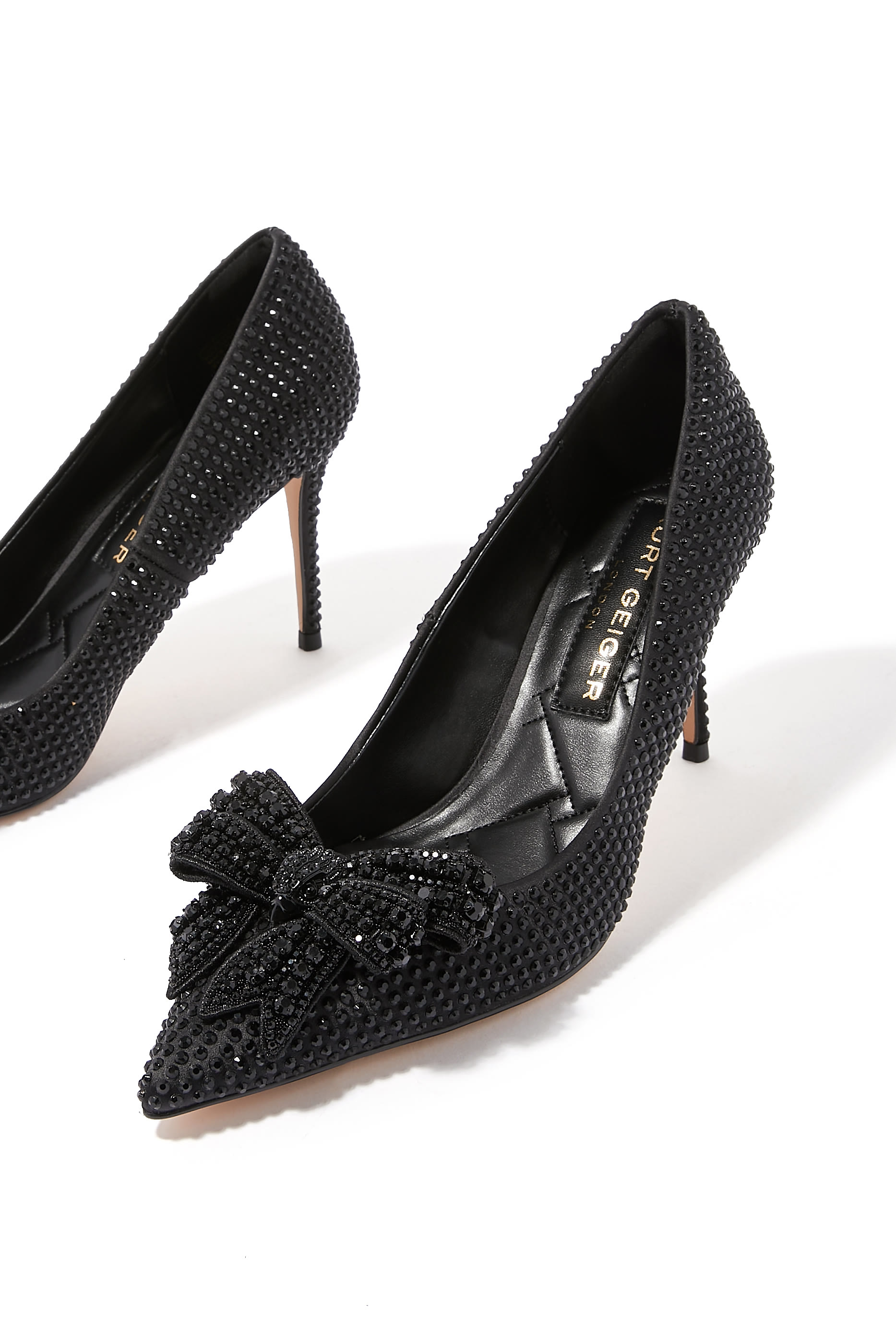 حذاء كلاسيك بلغرافيا 85 بفيونكة مرصعة بالكريستال