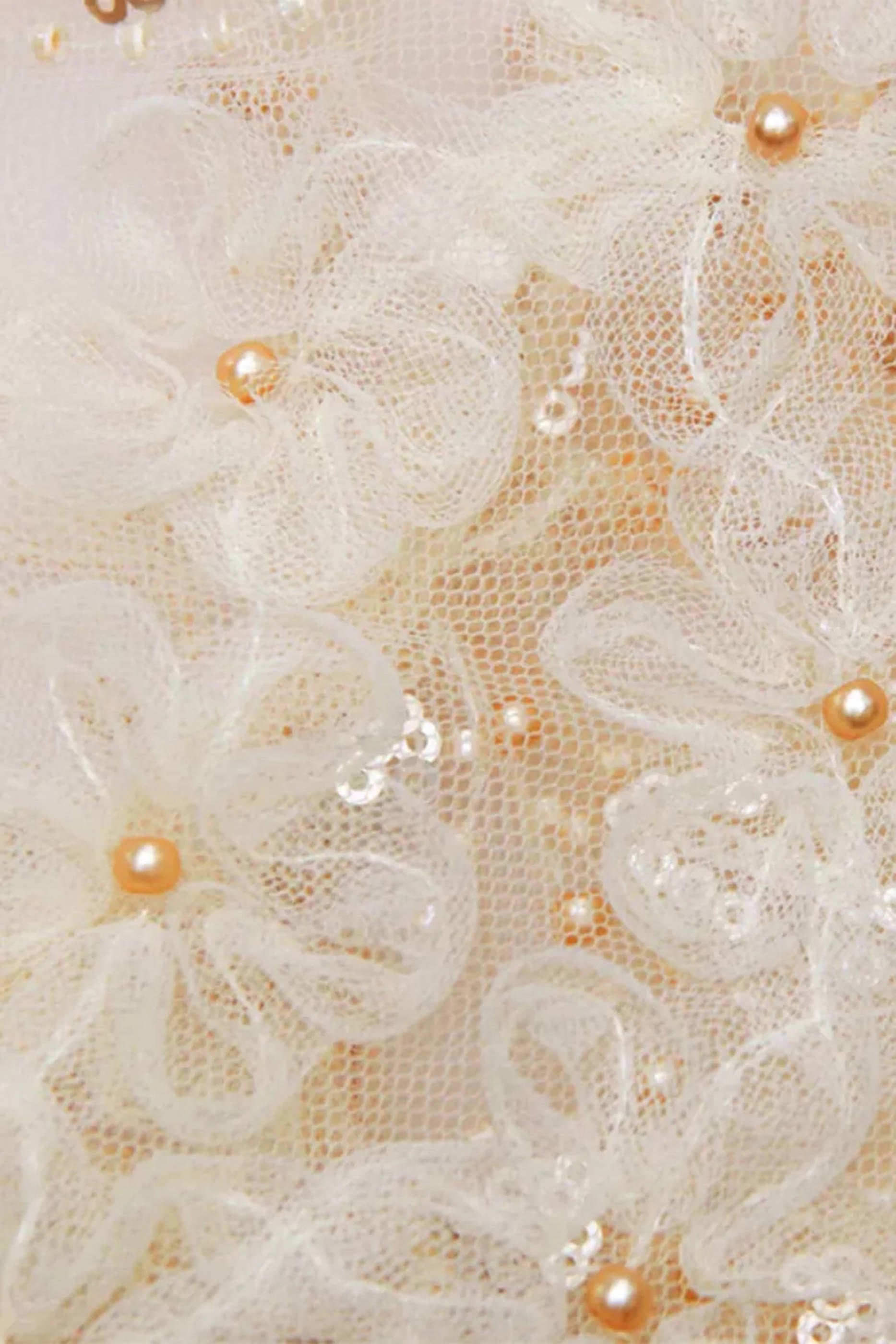 كاب مطرز بالترتر تول