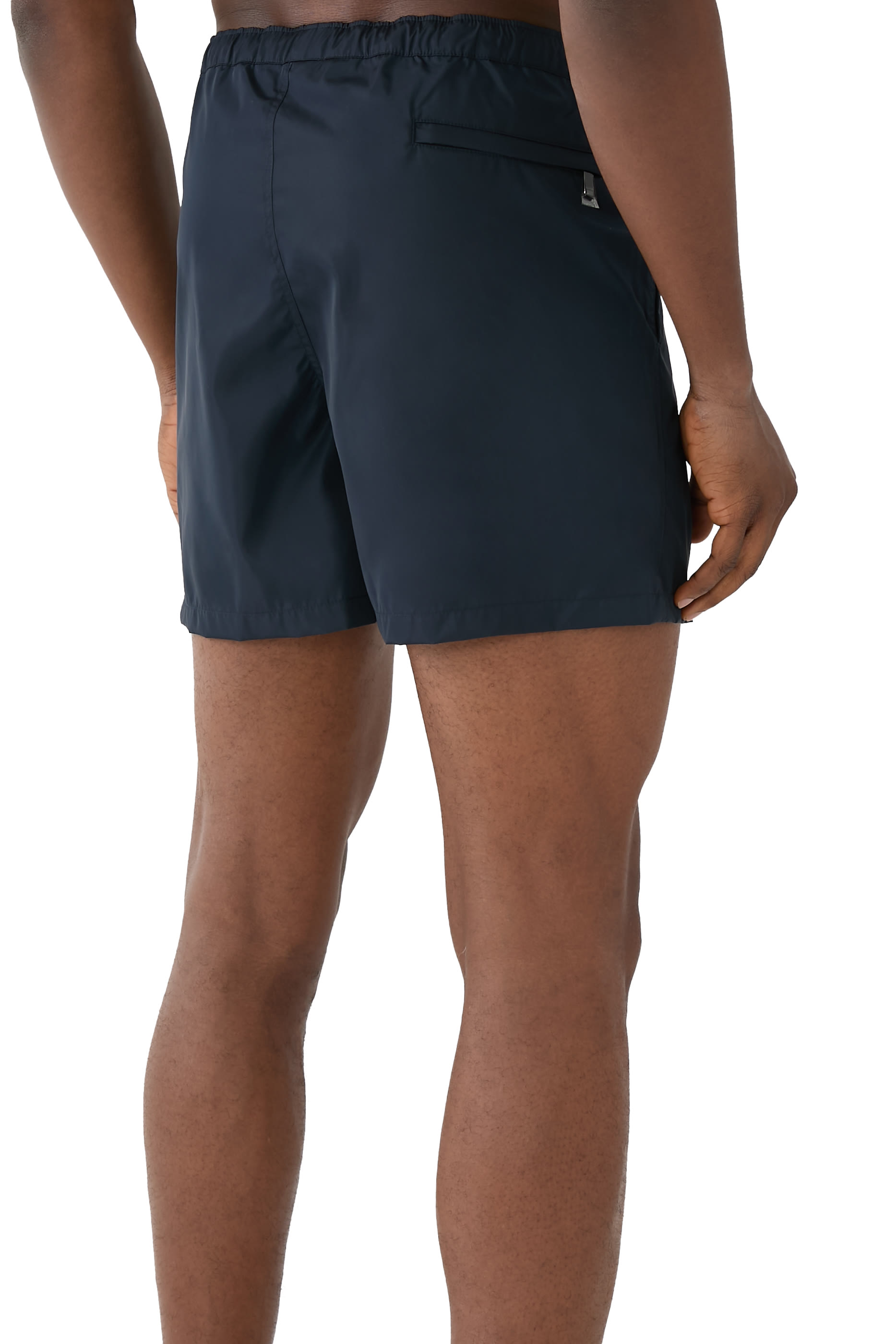 شورت بشعار الماركة