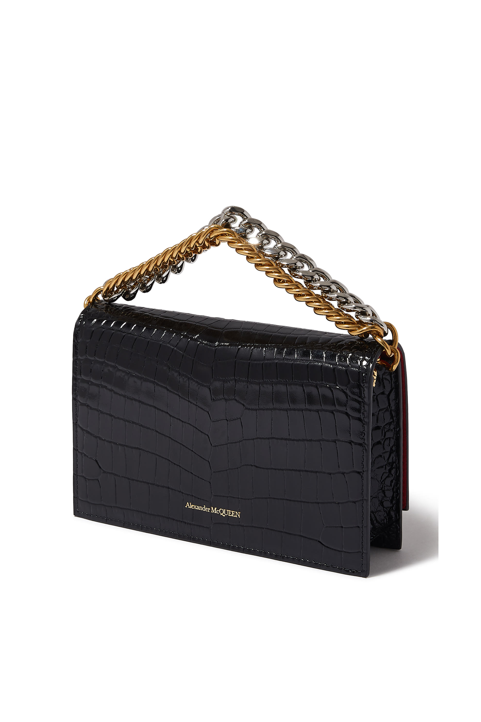 حقيبة بحمجمة صغيرة وسلسلة