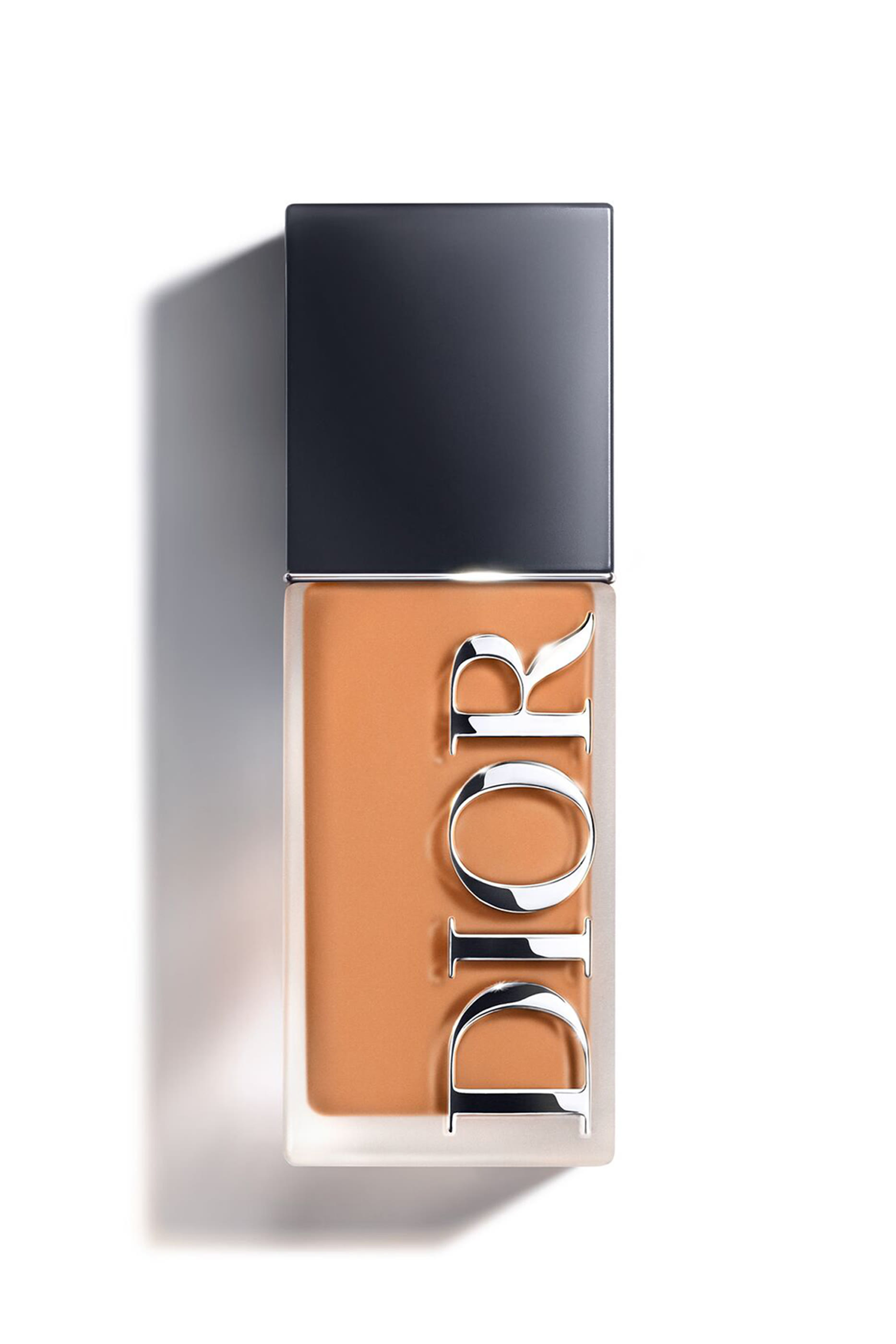 كريم أساس فوريفر سكين وير لإخفاء العيوب بلمسة طبيعية غير لامعة