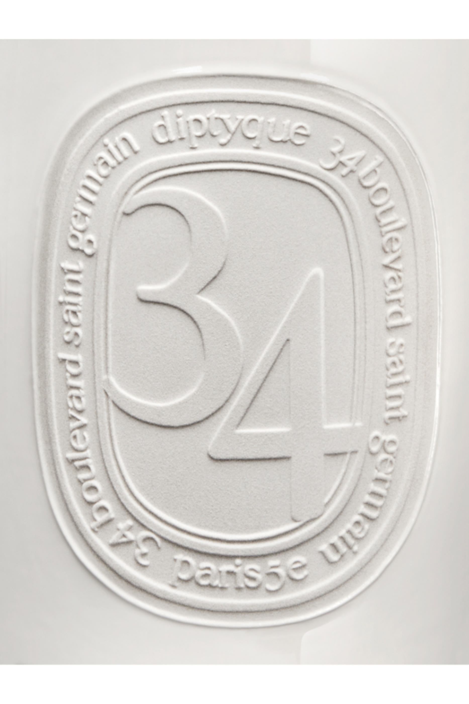 شمعة 34 بوليفارد سان جيرمان كبيرة جدًا