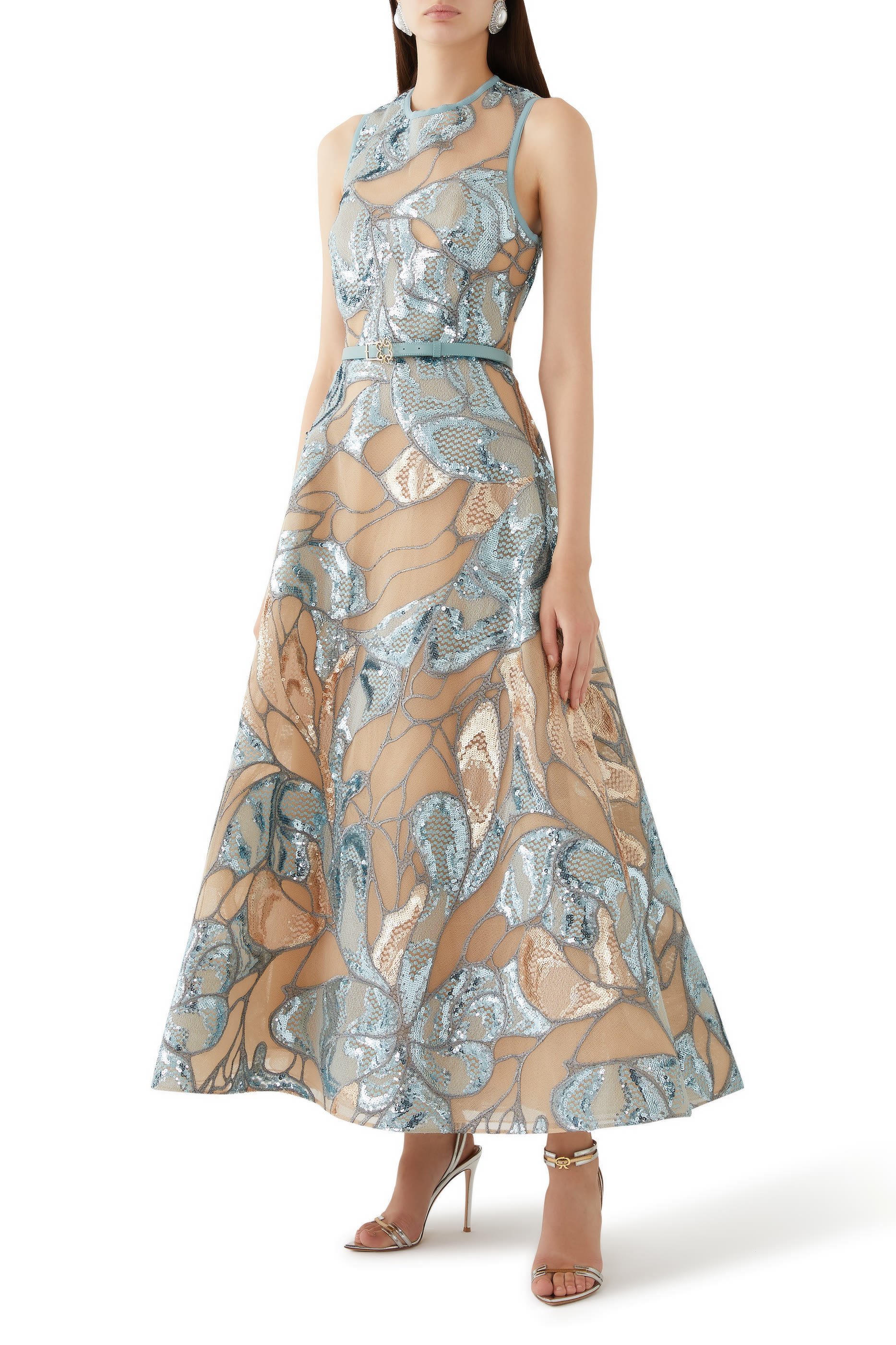 فستان متوسط الطول مزين بالتول