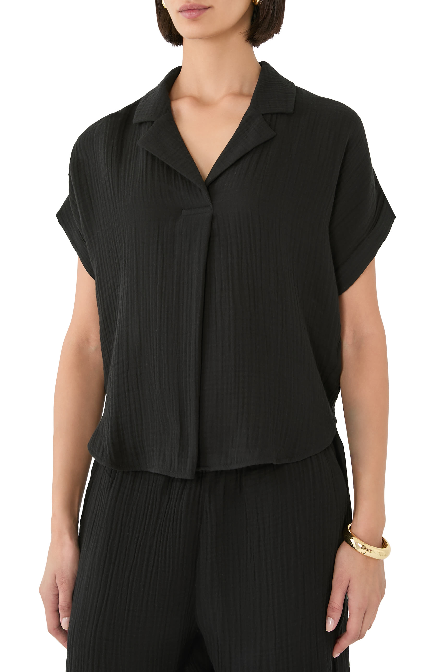 بلوزة بطيات صدر V قطن عضوي خفيف