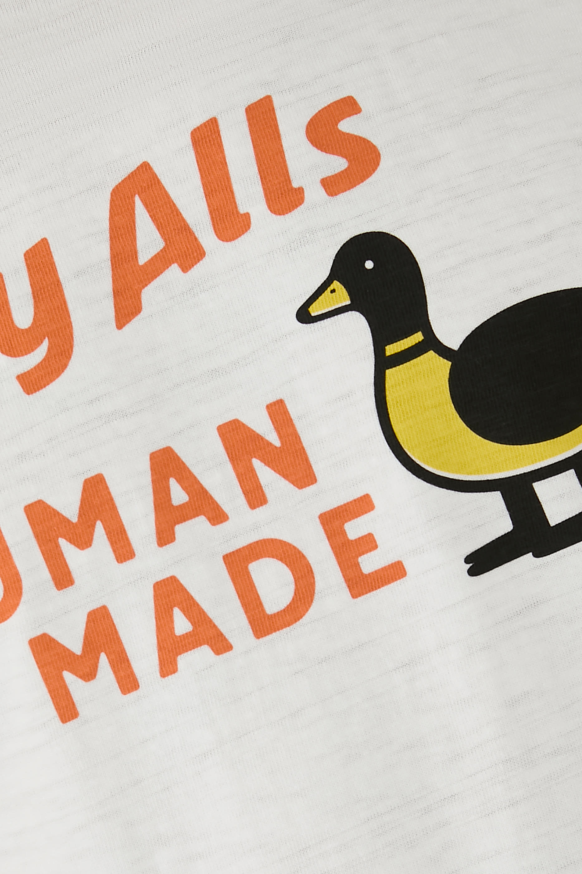 تيشيرت بطبعة غرافيكية