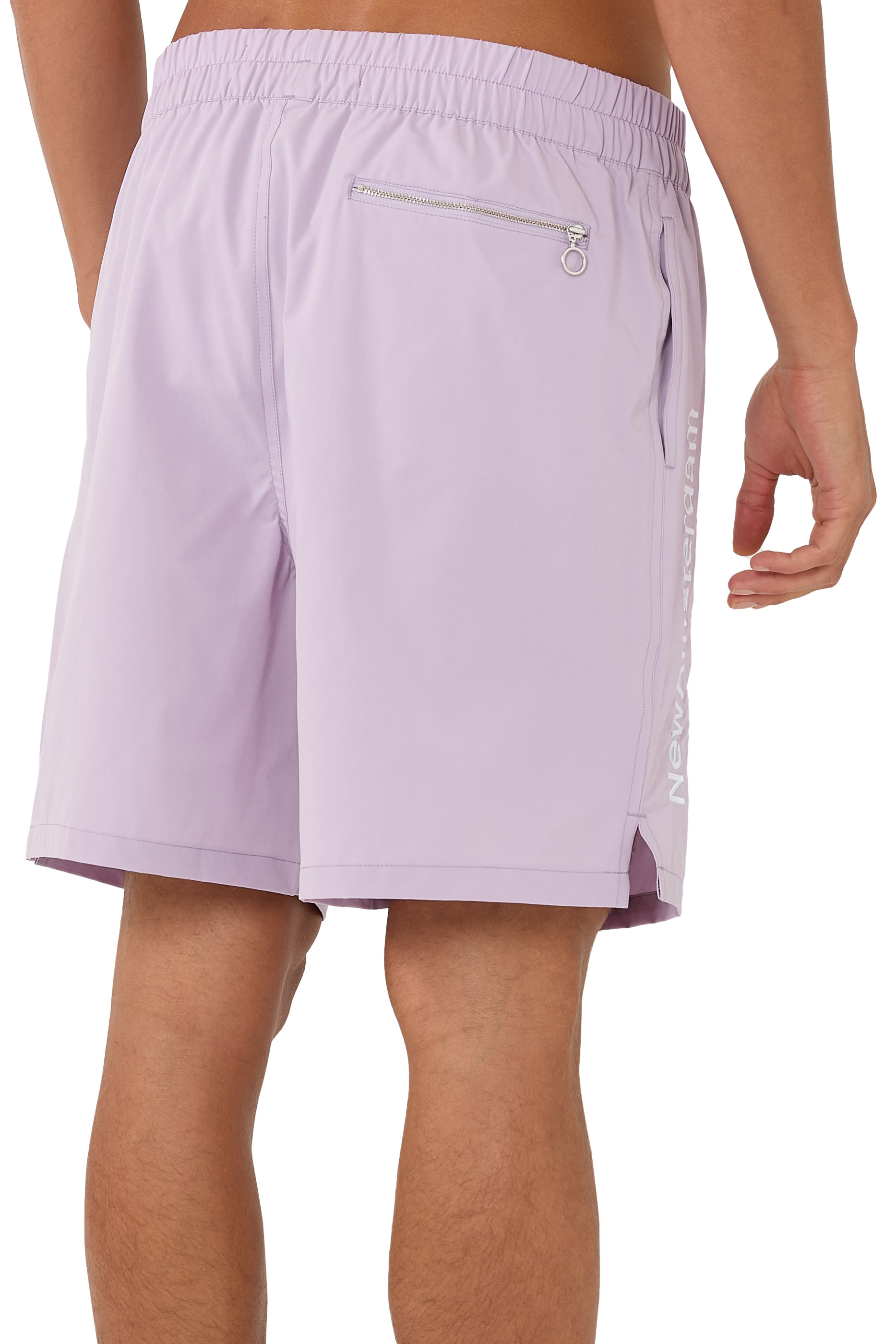 شورت سباحة بشعار الماركة 