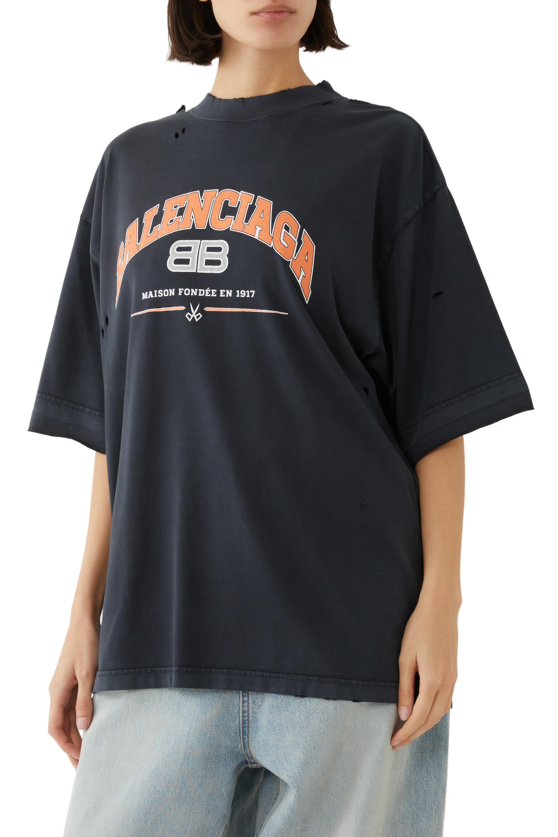 تيشيرت بطبعة شعار الماركة