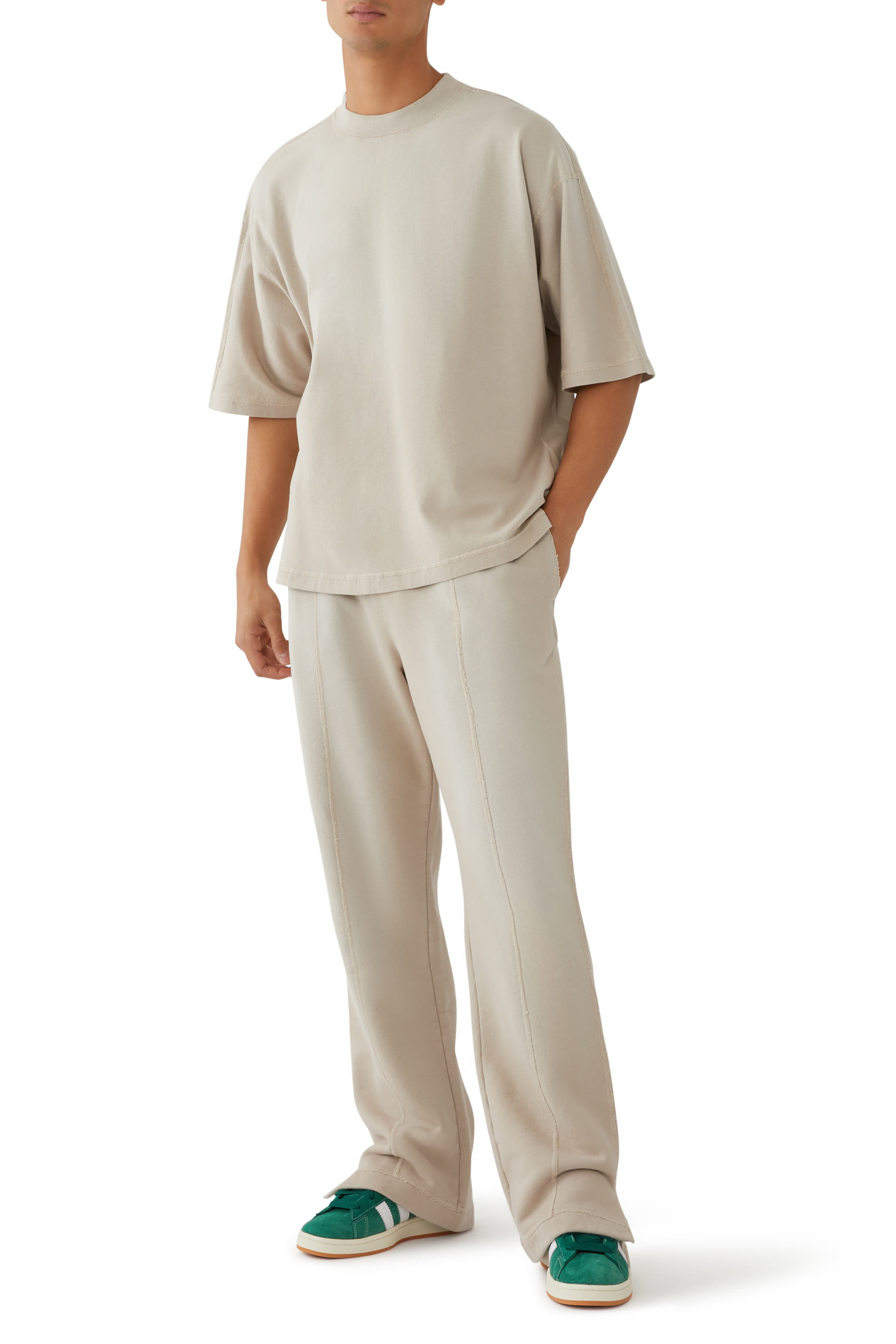 بنطال رياضي بحواف مائلة