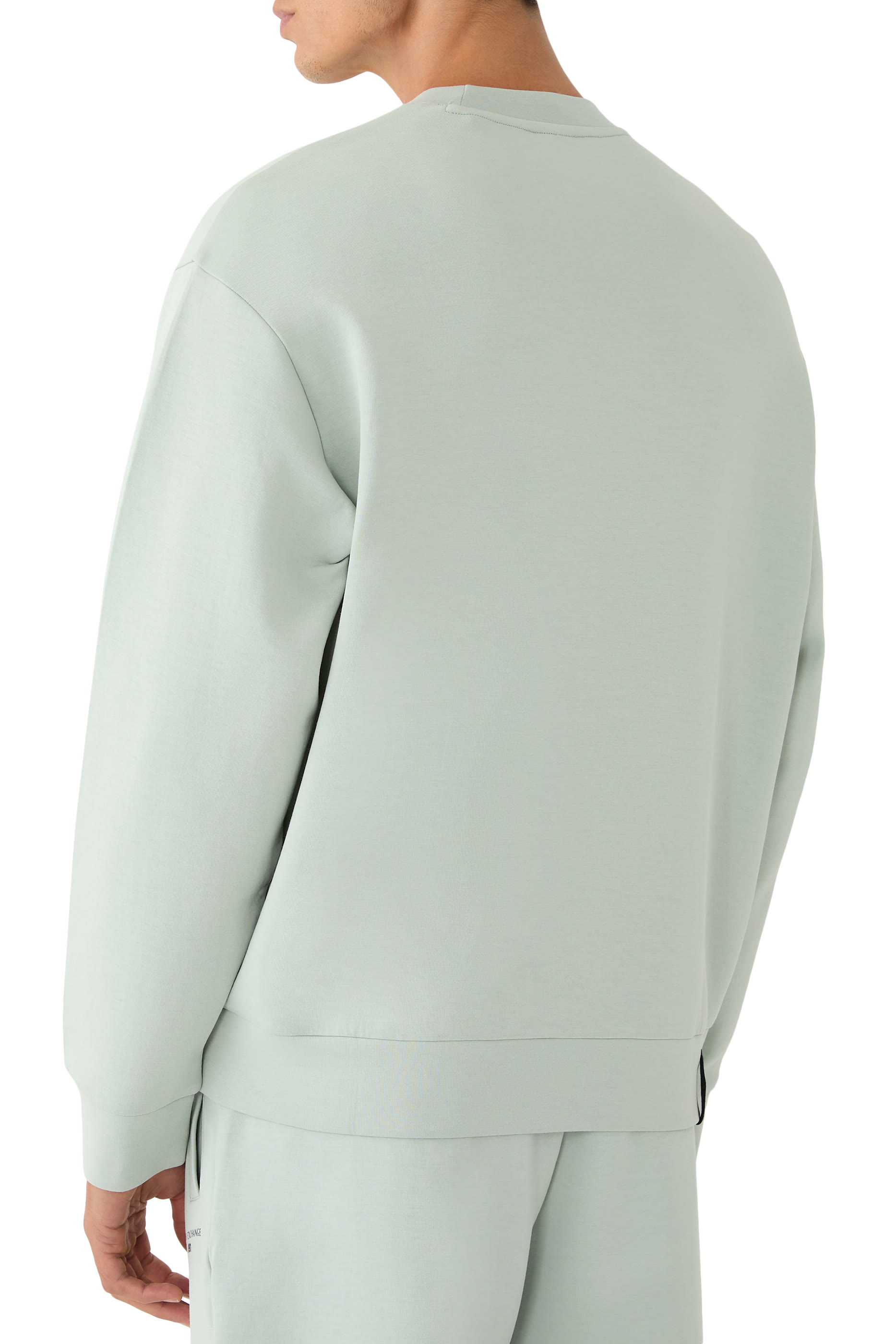 سويت شيرت بياقة ضيقة وشعار الماركة