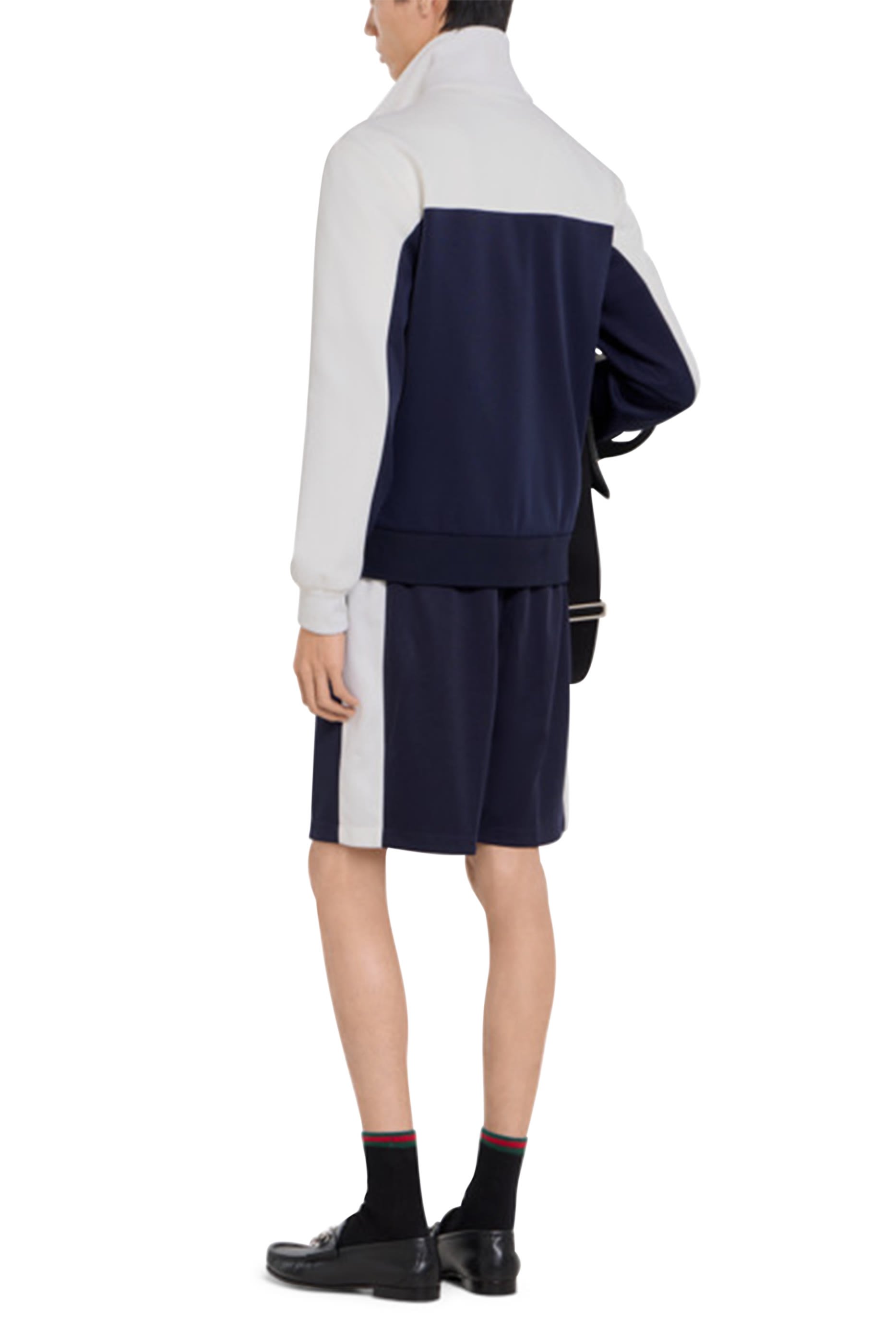 شورت مطرز بشعار الماركة جيرسيه معالج