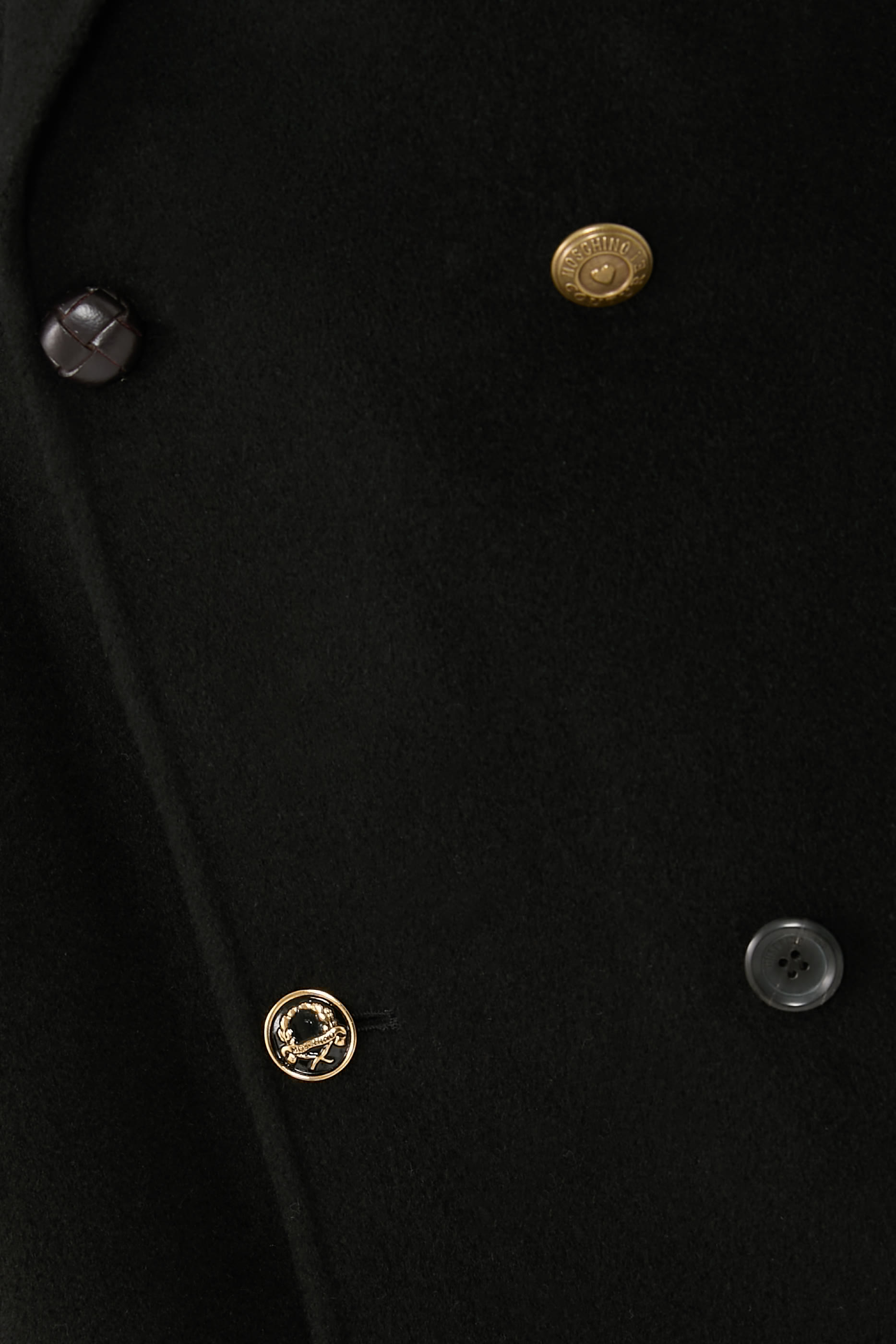 جاكيت بشعار الماركة بغصني أوراق الغار صوف