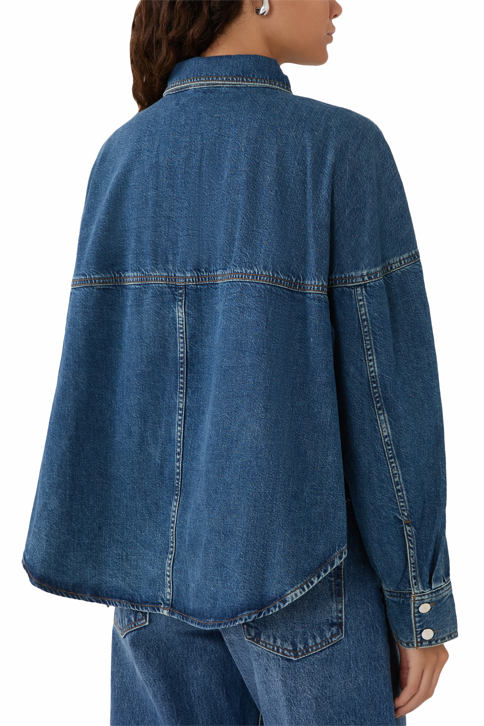 قميص بقصة واسعة