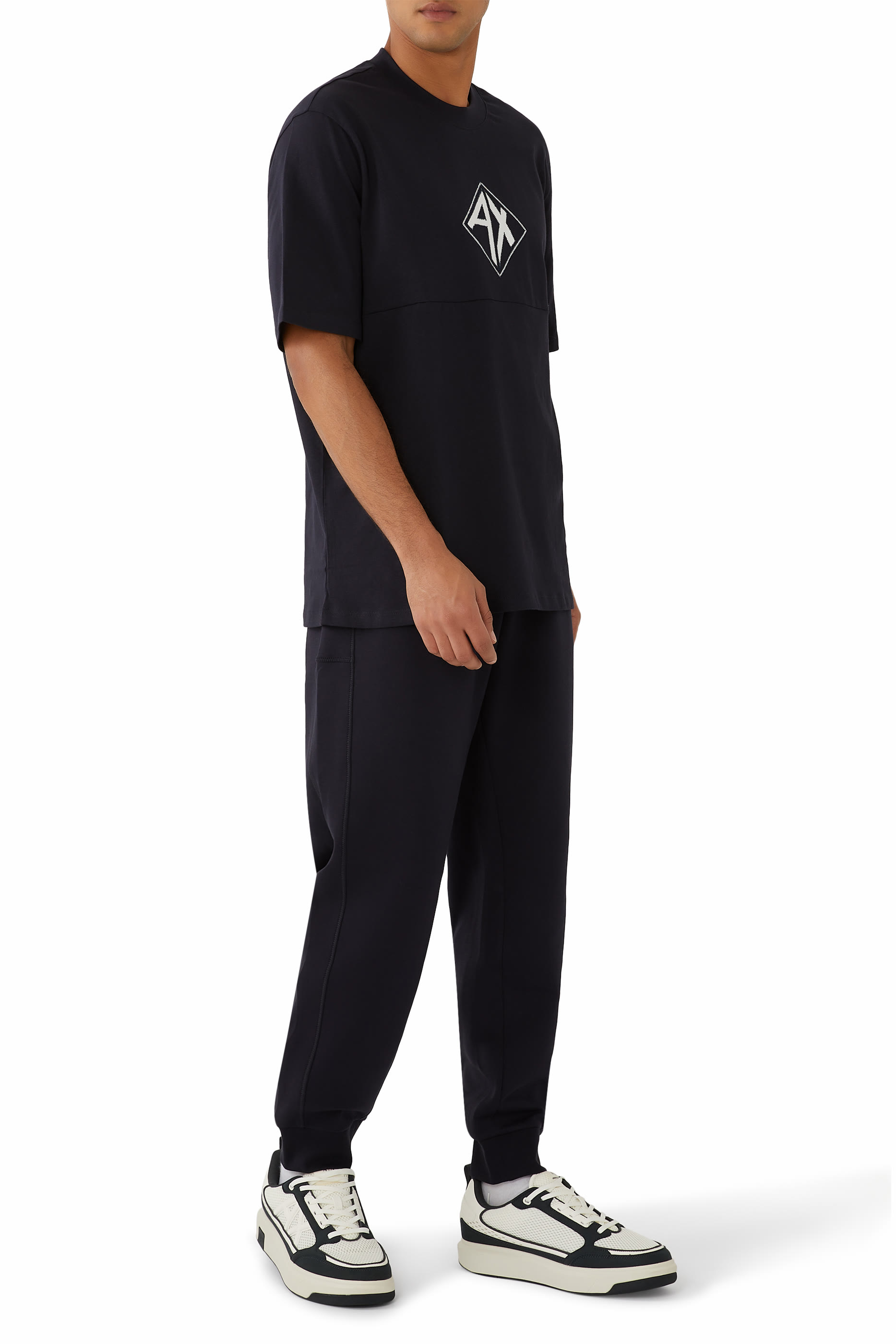 تيشيرت بأكمام قصيرة بطبعة شعار الماركة