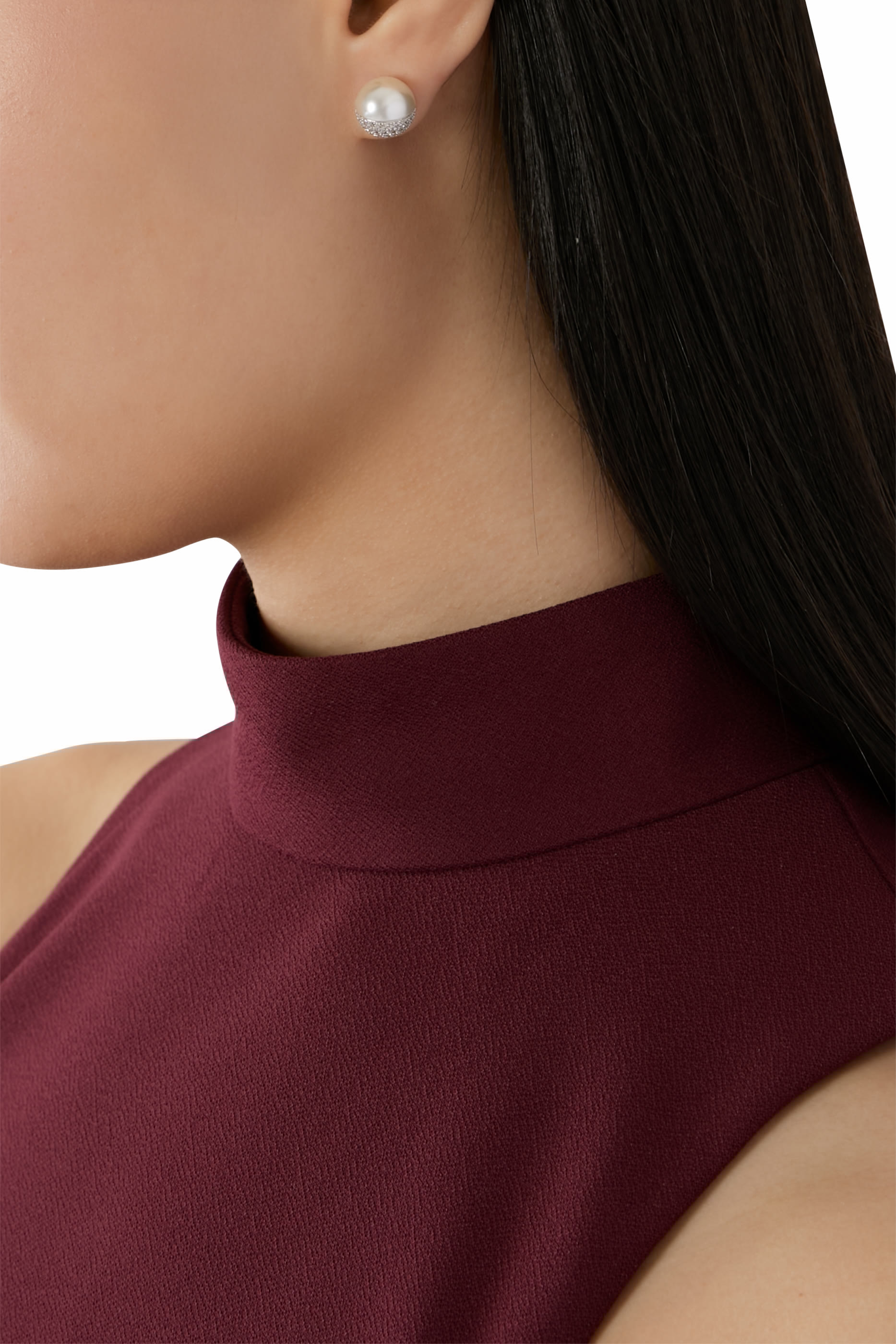 أقراط بتصميم مقسم مزين بلؤلؤ زجاجي وأحجار زركونيا مكعبة، طلاء بالروديوم