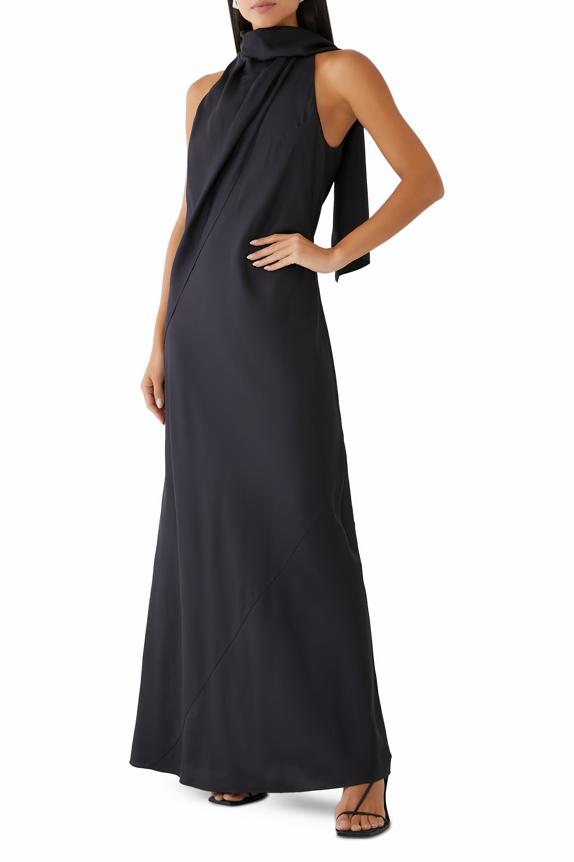 فستان برباط حول العنق فولار حرير