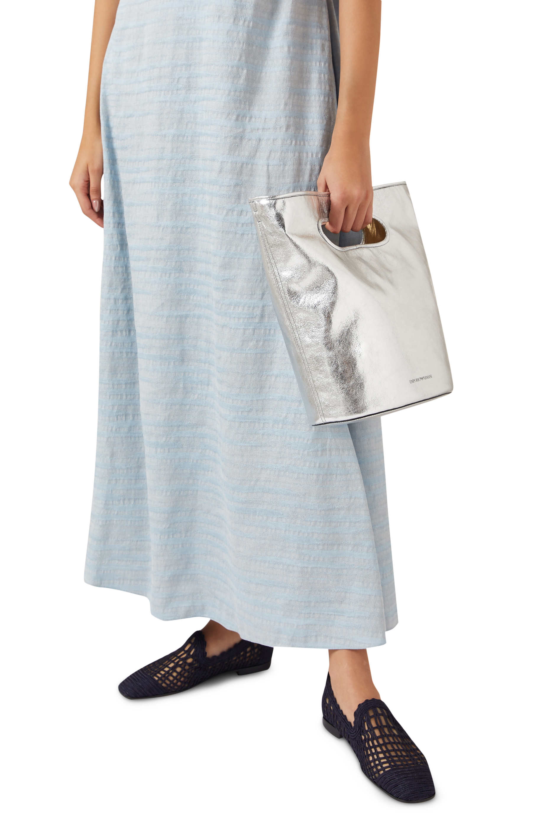 حقيبة باكيت بلون فضي لامع